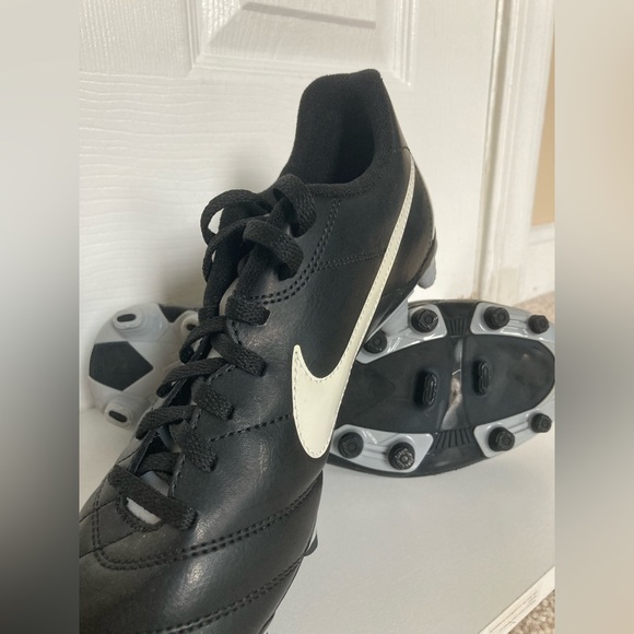 Nike Women’s Cleats, size 8.5, brand new & never worn - Picture 8 of 10